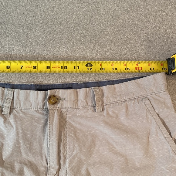 Tommy Hilfiger - flat front shorts. Size 36 - Picture 7 of 12